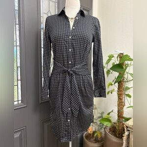 UNTUCKit Mikael Long Sleeve Shirt Dress in a Black White Geometric Dot Pattern